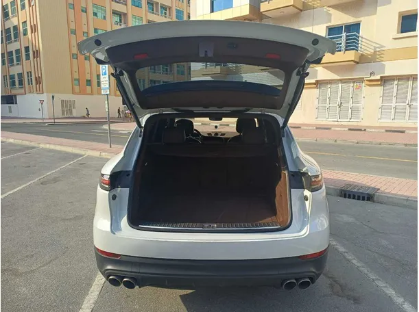 Car image 24