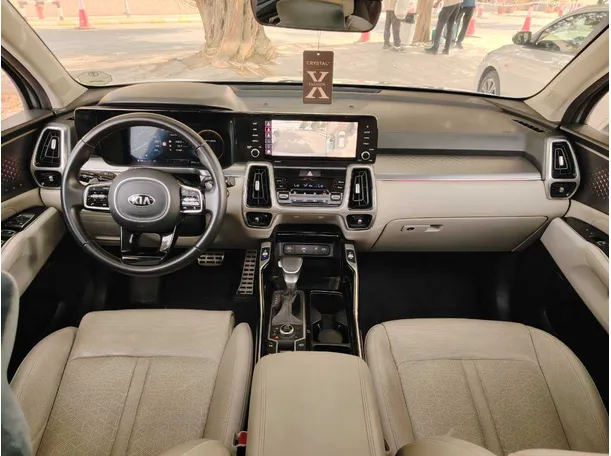 Car image 18