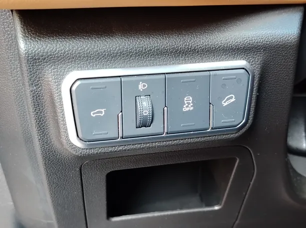 Car image 36