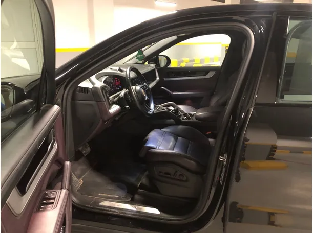Car image 11