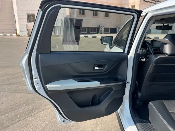 Car image 13
