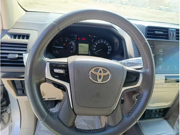 Car image 24