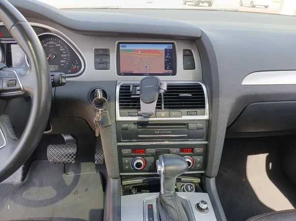 Car image 16
