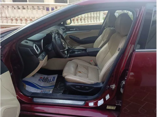 Car image 12