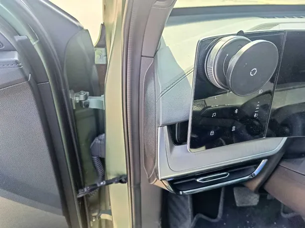 Car image 32