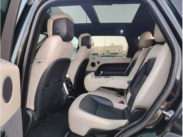 Car image 19