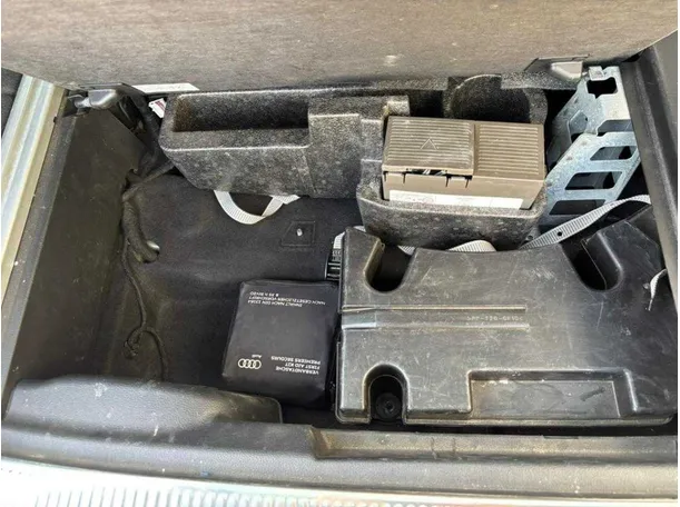 Car image 25