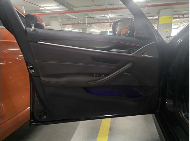 Car image 10
