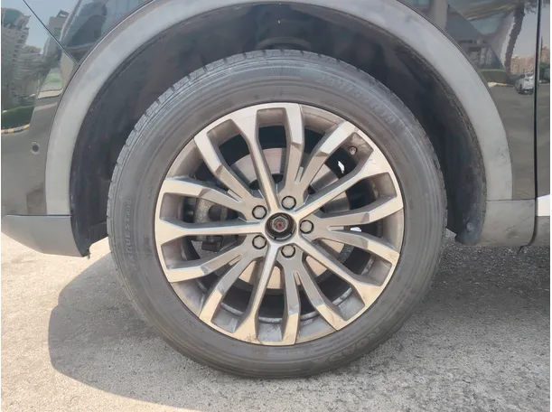Car image 9