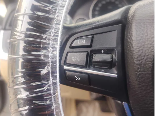 Car image 35