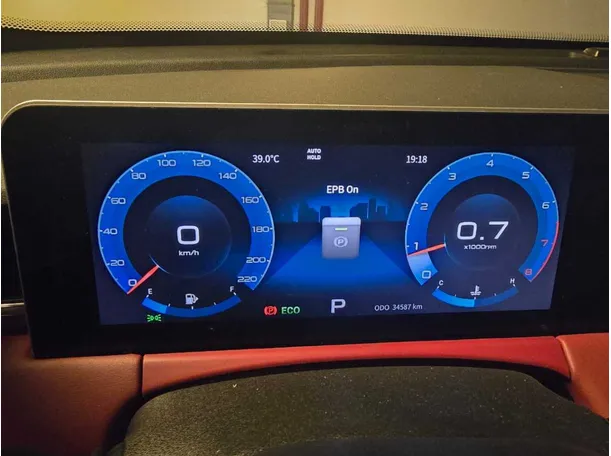 Car image 18
