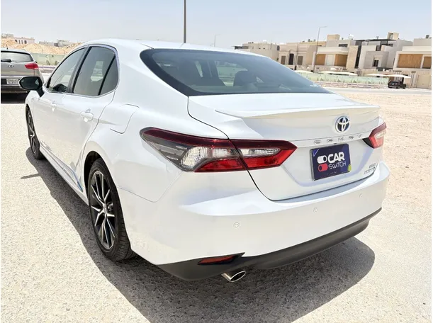 Car image 7