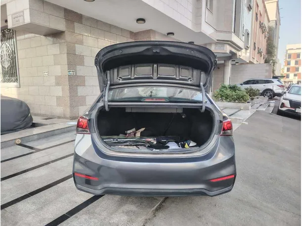 Car image 25