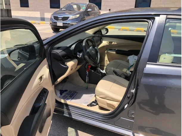 Car image 11
