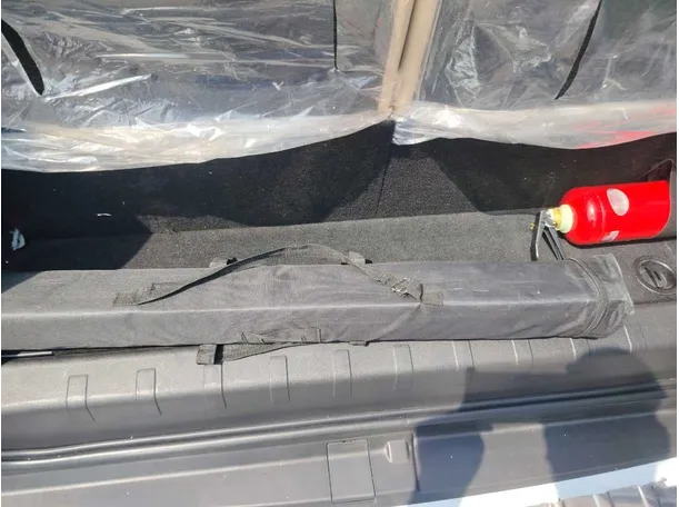 Car image 33