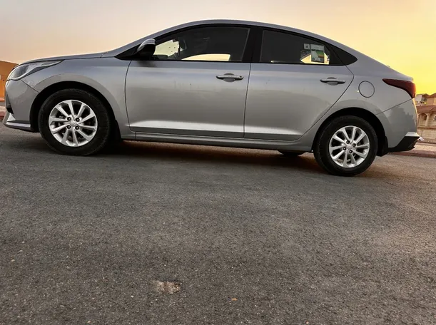 Car image 8