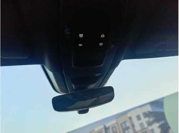 Car image 35