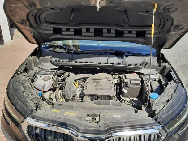 Car image 19