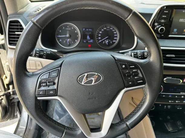 Car image 20