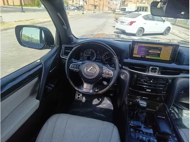 Car image 27