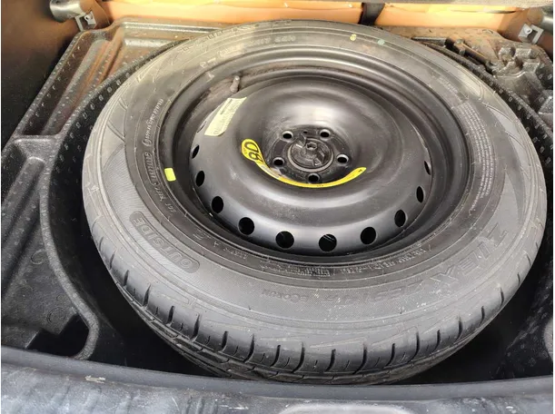 Car image 30