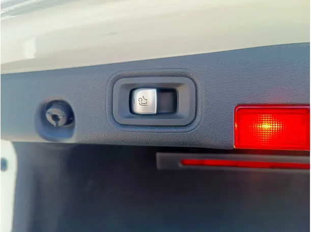Car image 37