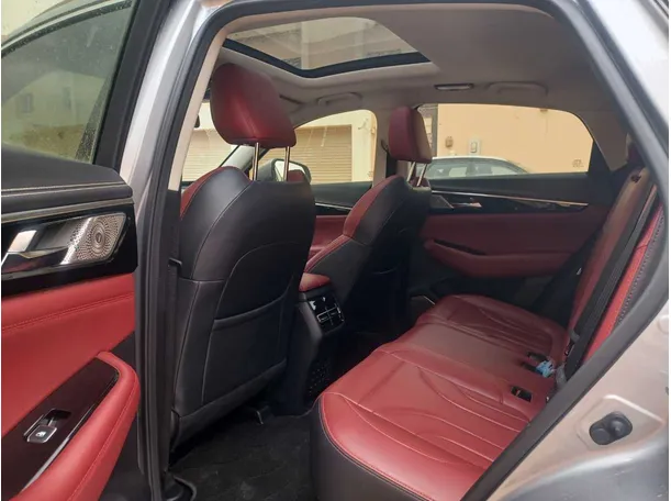 Car image 16