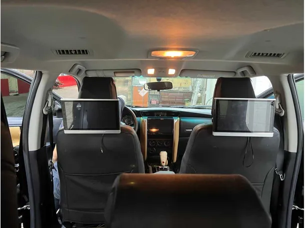 Car image 23