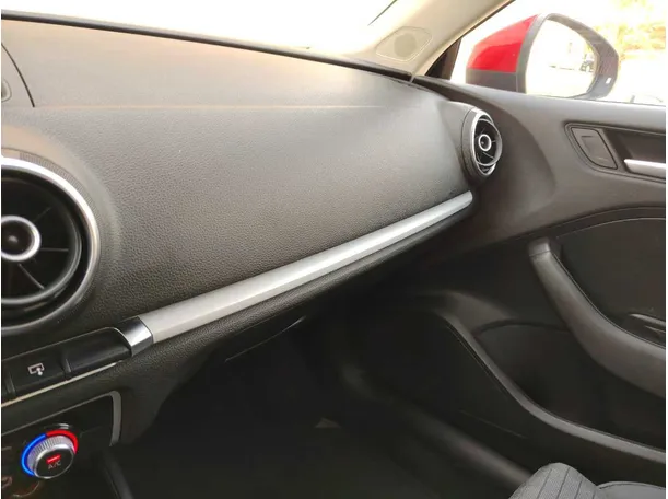 Car image 32
