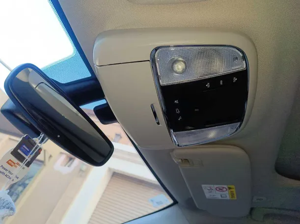 Car image 32