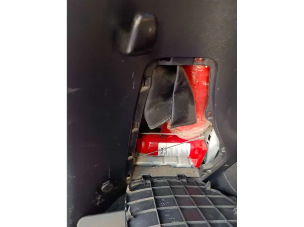 Car image 26