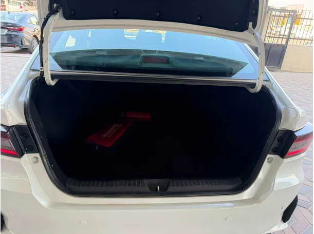 Car image 28