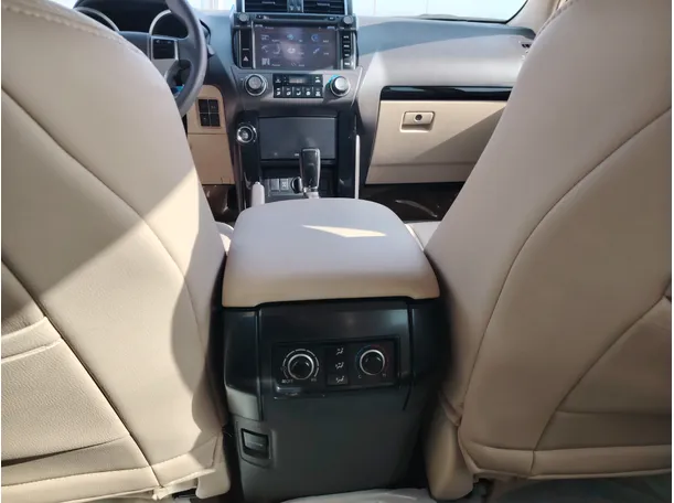 Car image 26