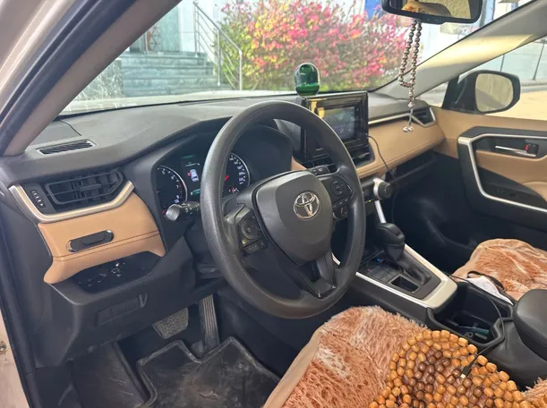 Car image 11