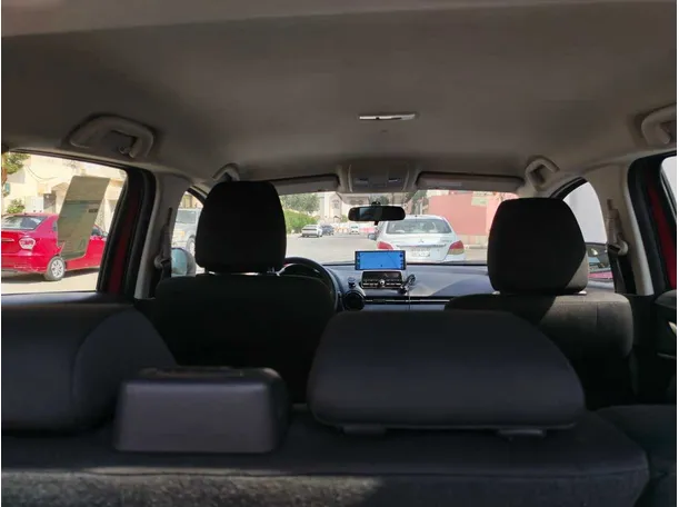 Car image 19