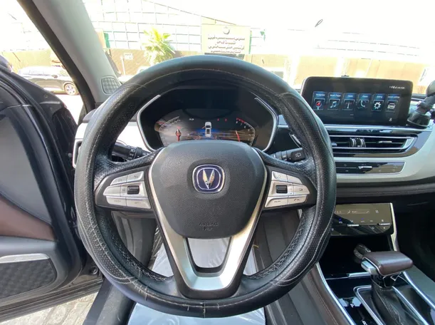 Car image 18