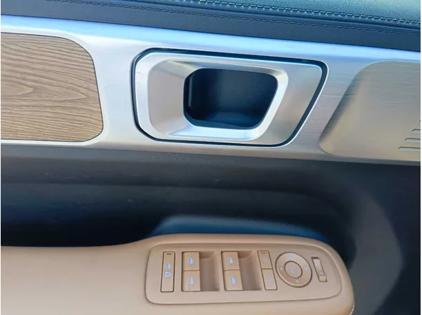 Car image 34