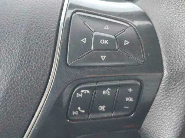 Car image 32