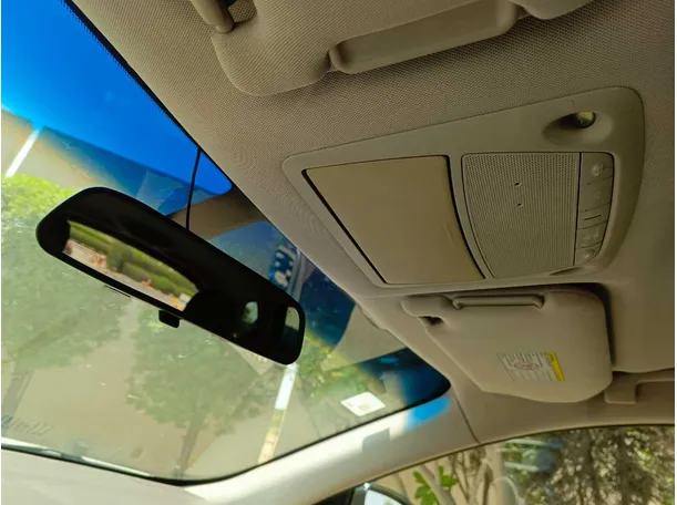 Car image 27