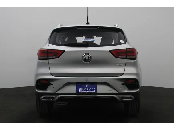 Car image 12