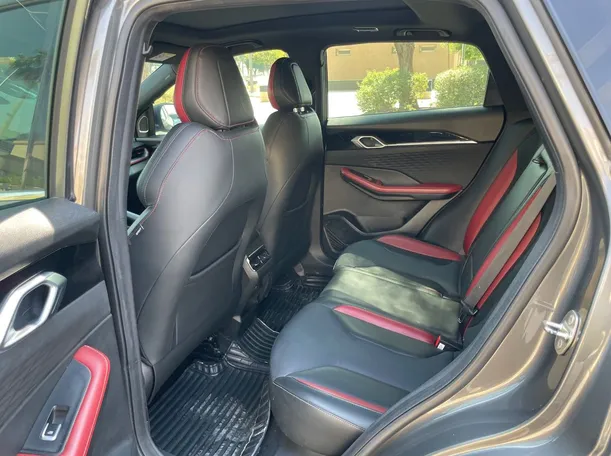 Car image 16