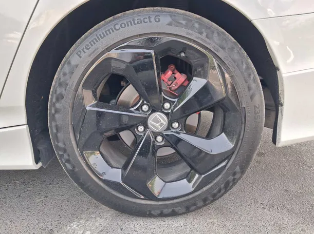 Car image 9