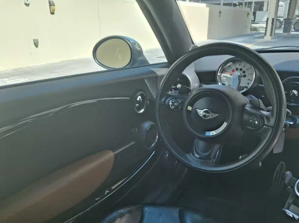 Car image 18