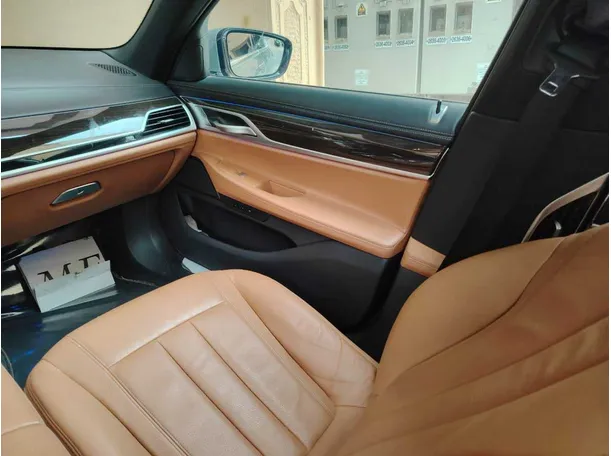 Car image 19