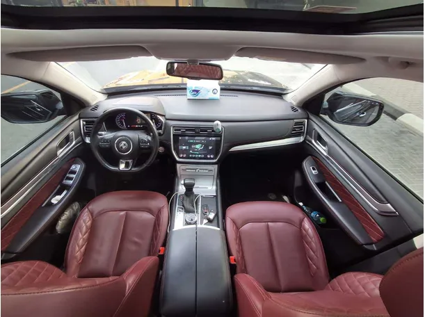 Car image 18