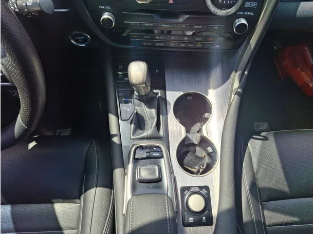 Car image 17