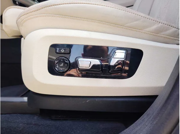 Car image 33