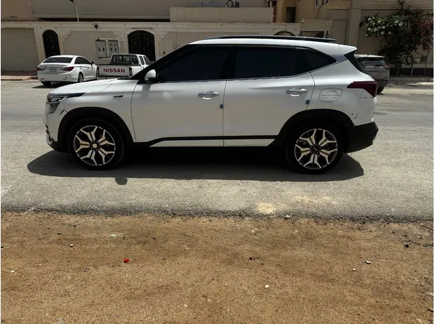 Car image 8