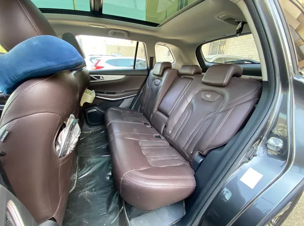 Car image 13