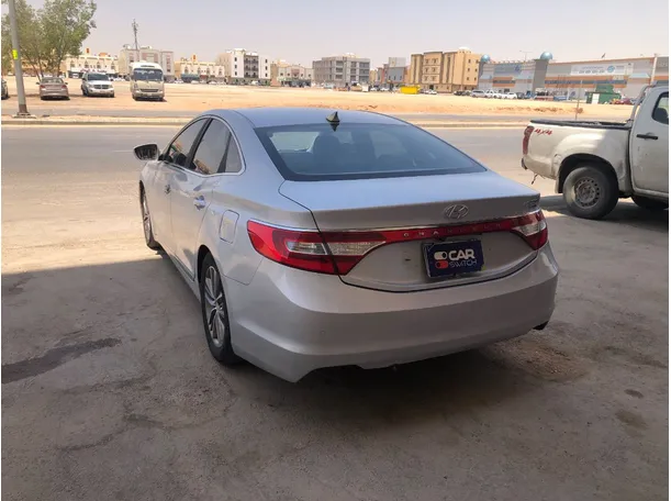 Car image 7